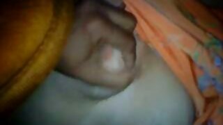 நீட்டிய முலைகள்
